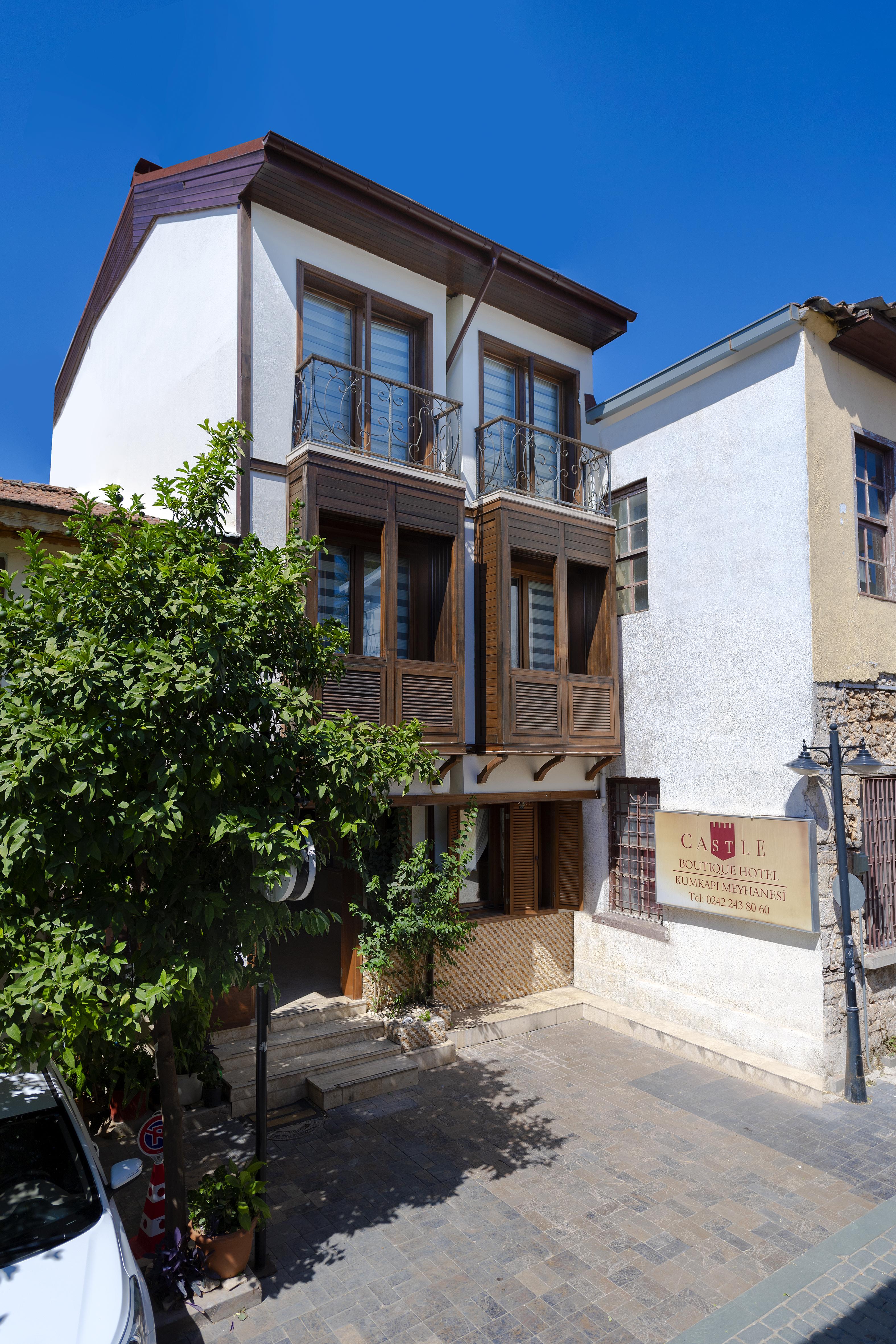 Castle Old Town Hotel 3*