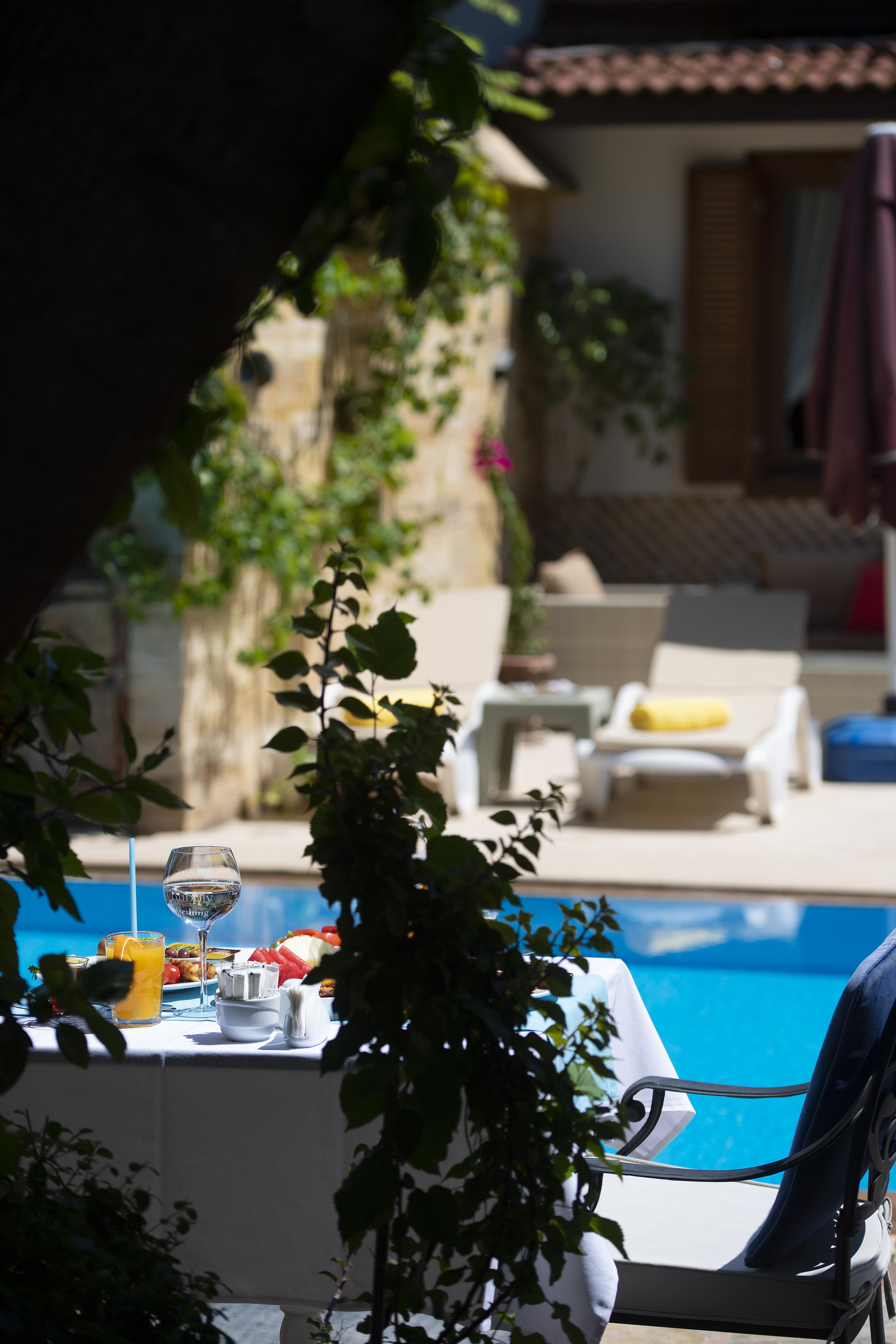 Castle Old Town Otel 3*