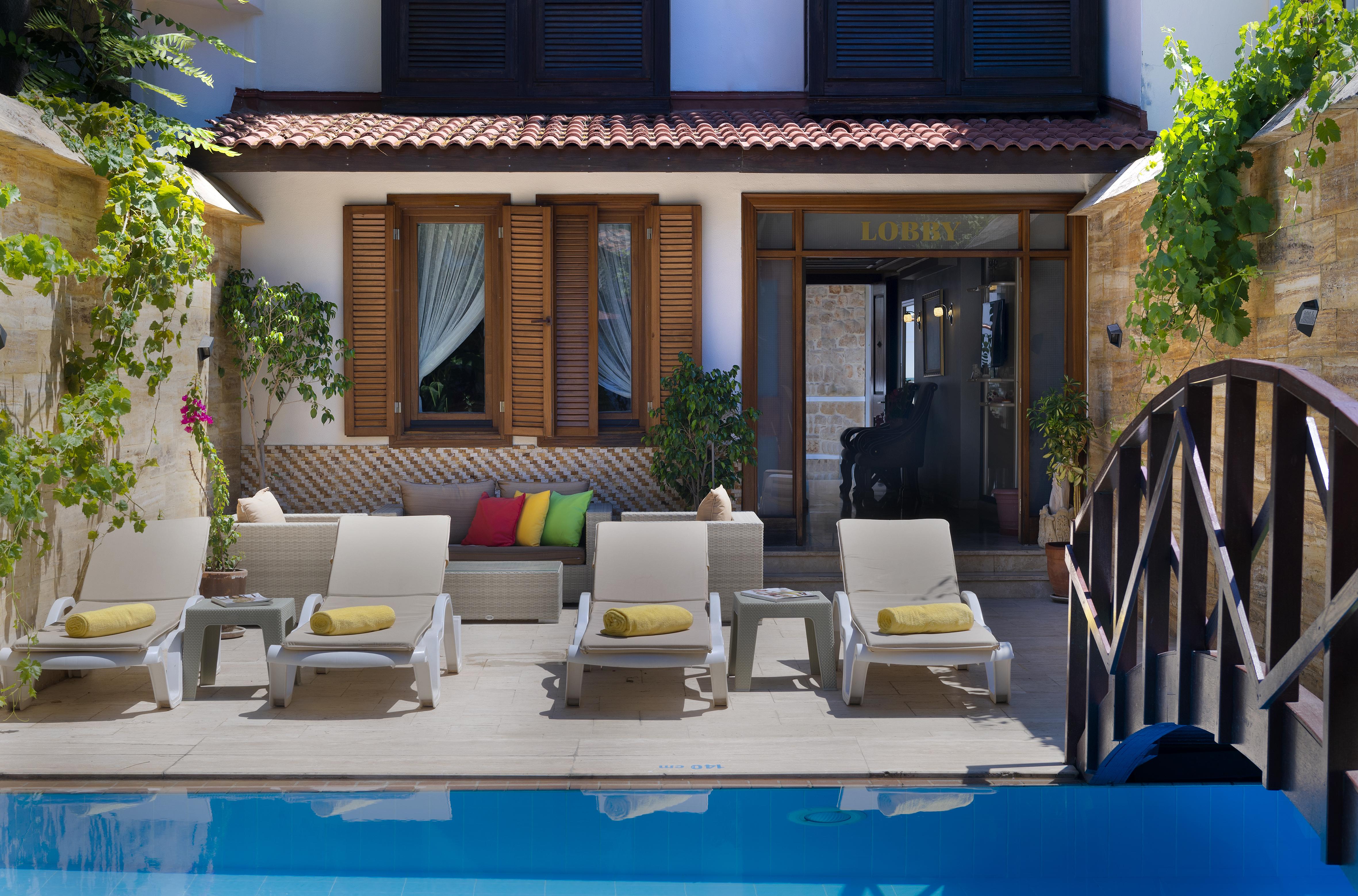 Castle Old Town Hotel 3*