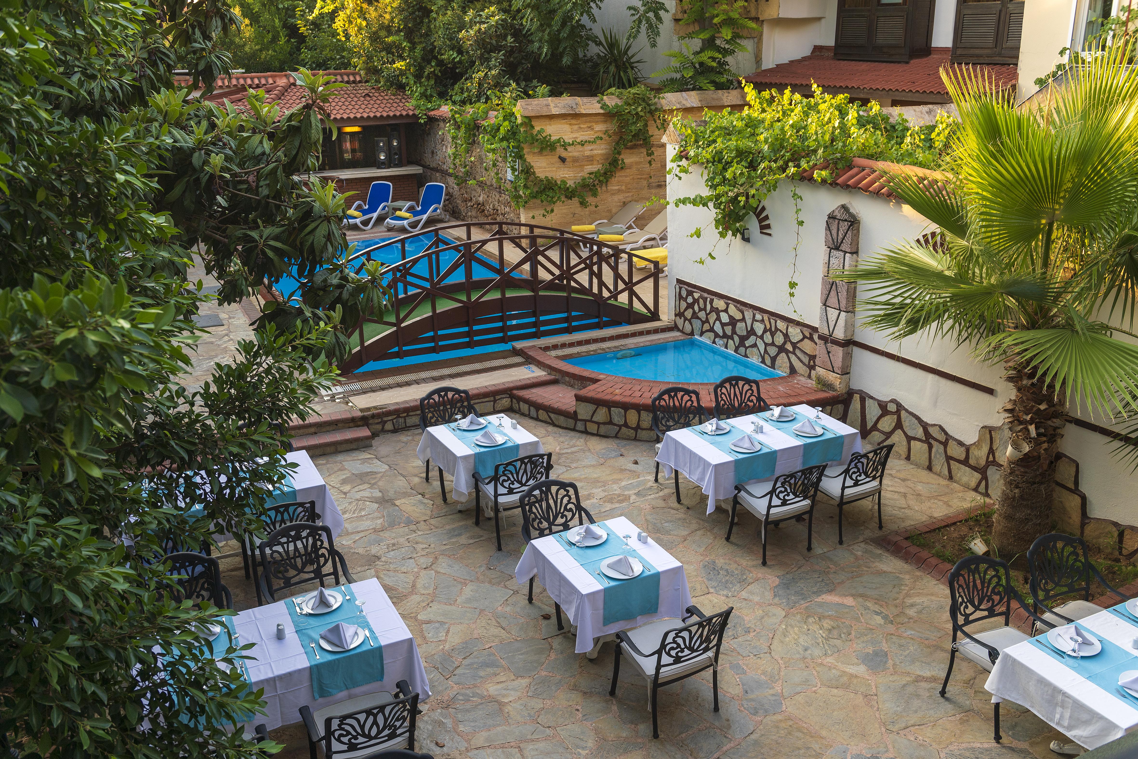 Castle Old Town Otel Antalya