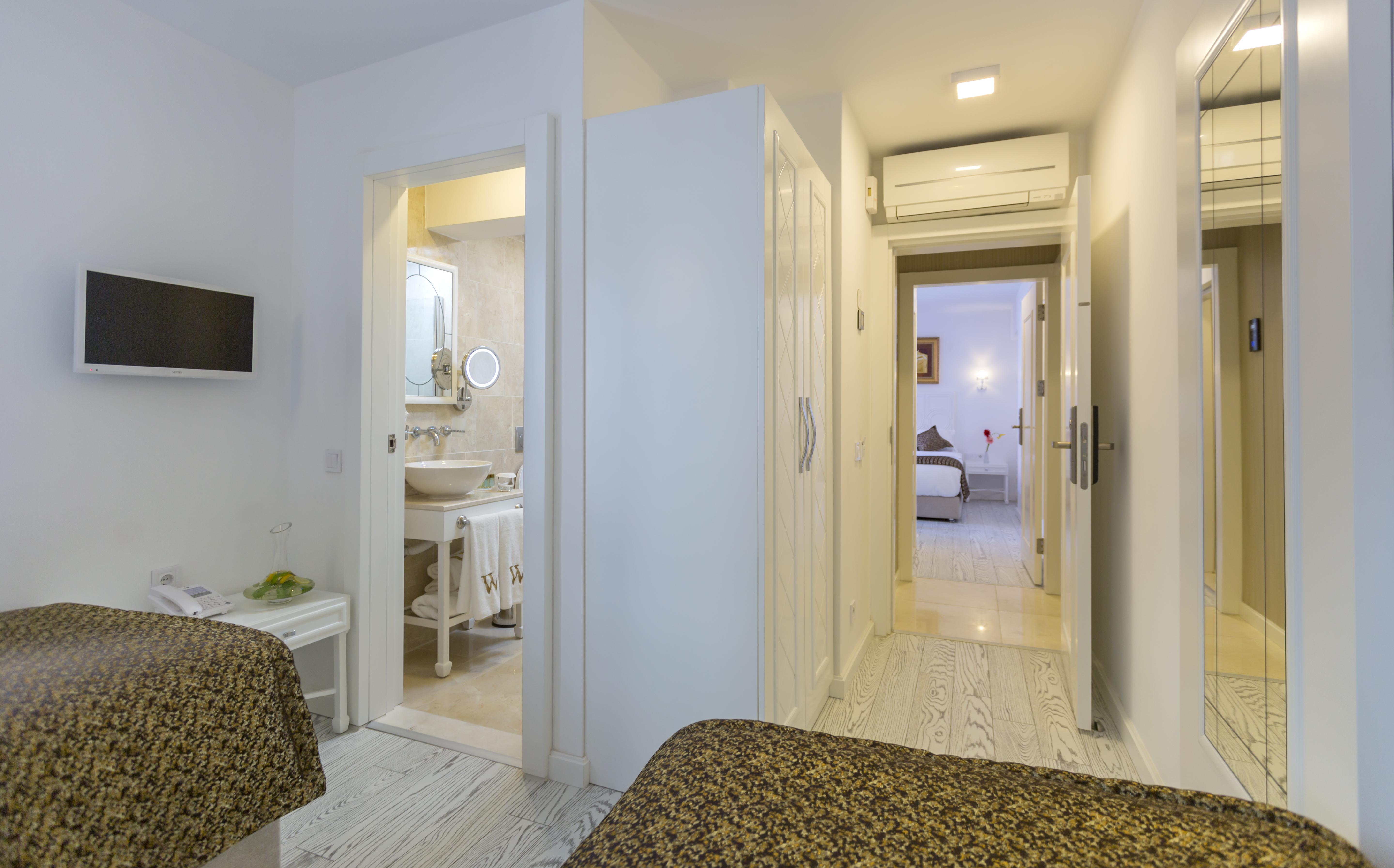 Wise & - Adults Only Otel 3*