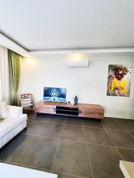 Eine Wunderschone Mit Pool Und Garten Apartment