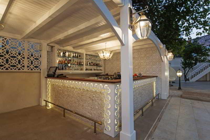 Elegance East Hotel 4*