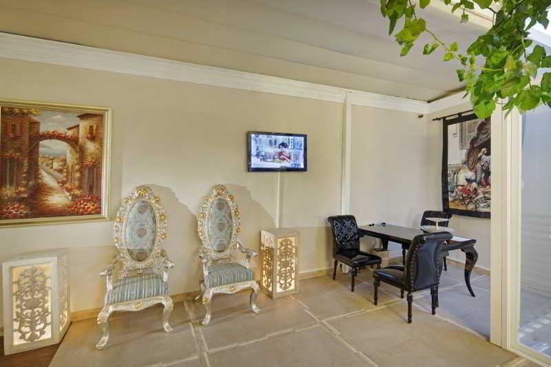 Elegance East 4*
