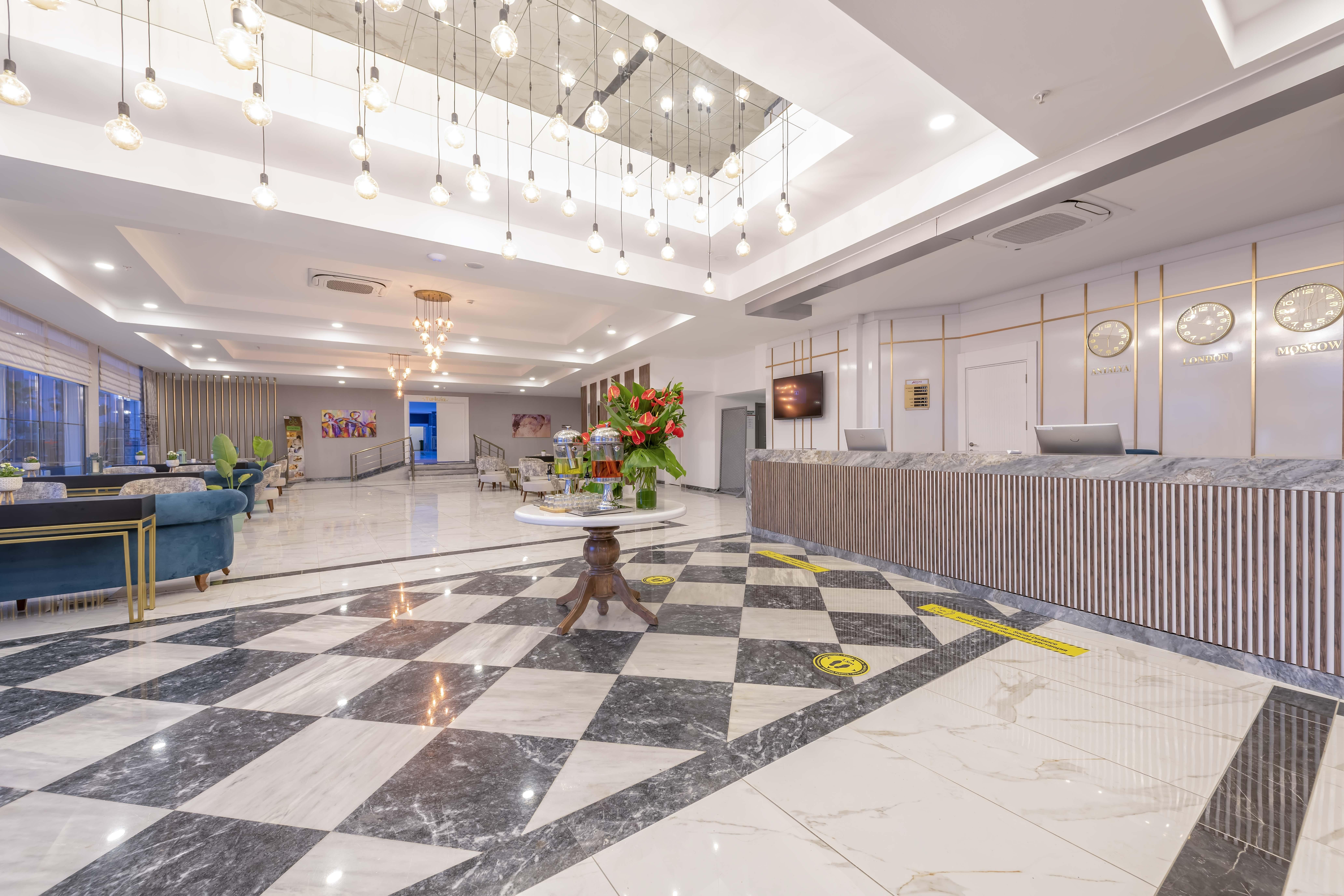 Royal Towers Lara