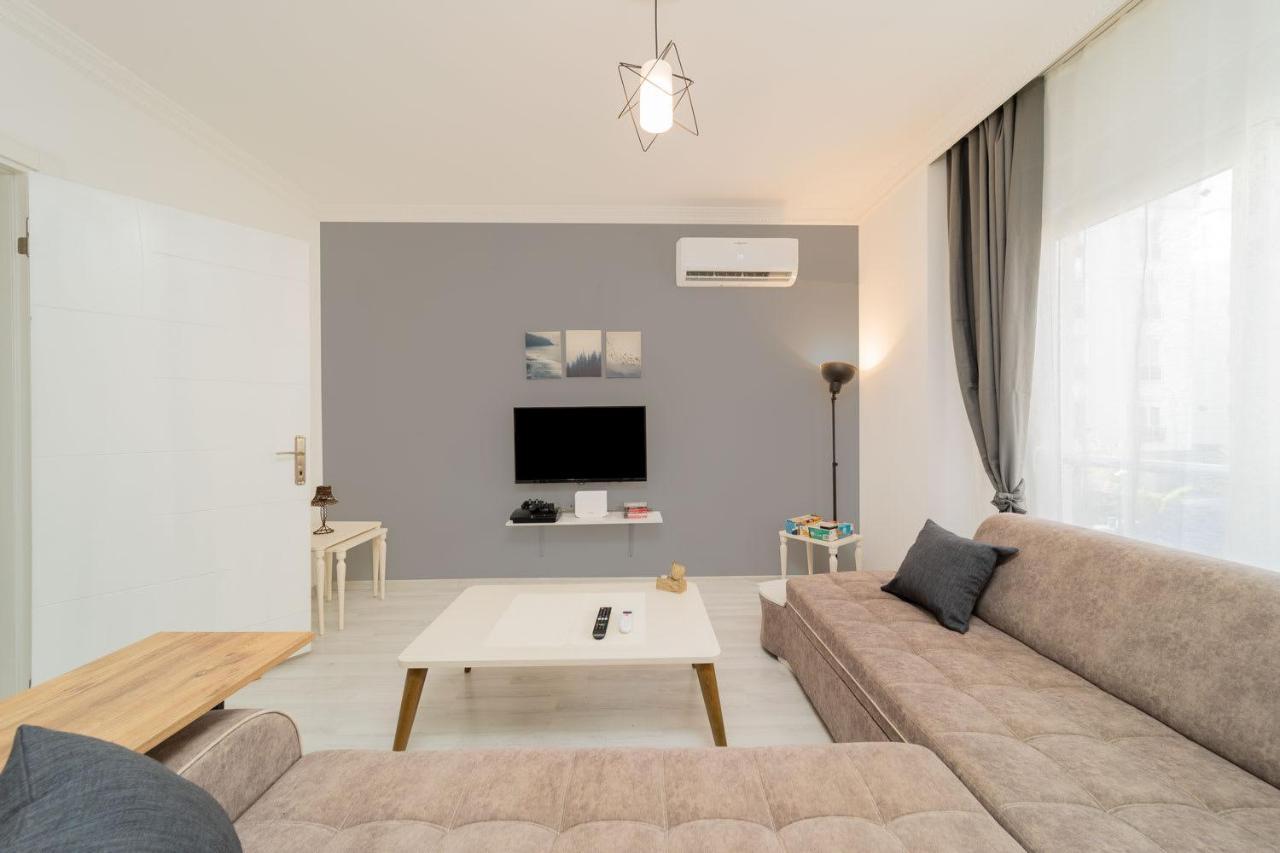 Flat In With Shared Pool And Garden