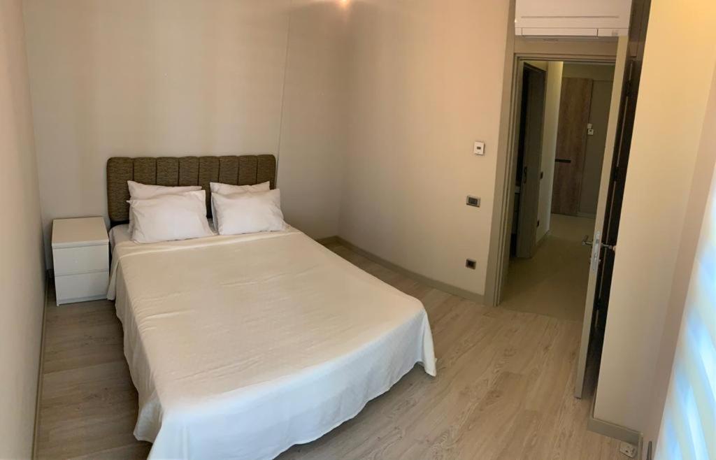 Apartment About 5 Thousand For 33 Days *