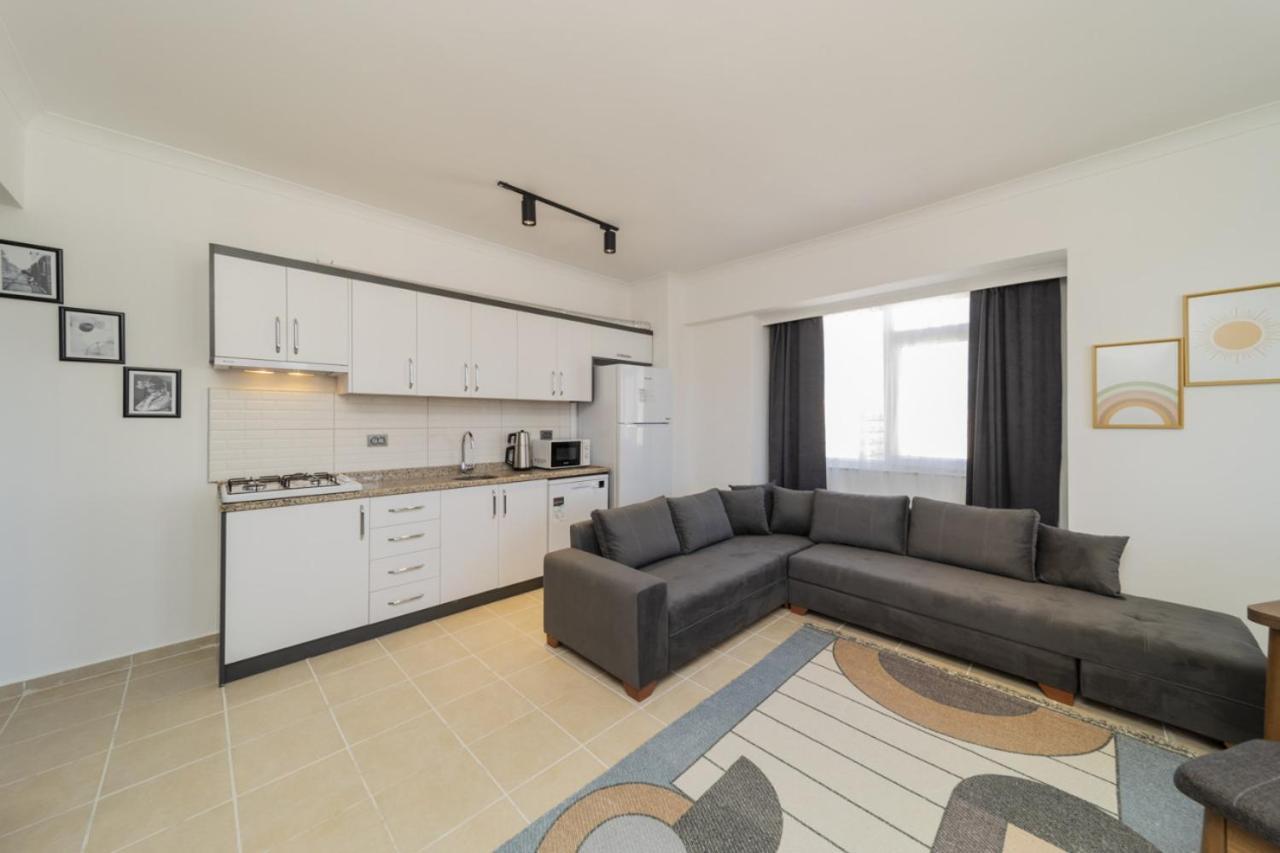 Apartment Sea View Near With Balcony In Aksu