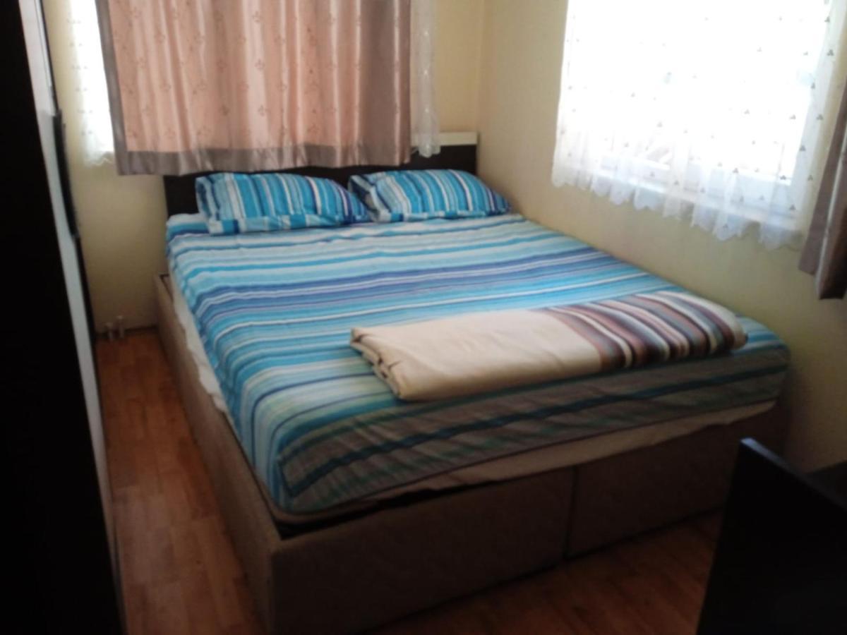 4 Persons Flat House - Cheap Homestay Sleeping Place Apartment
