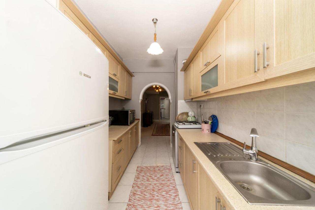 Colorful Flat Close To The Coast In Muratpasa Apartment *