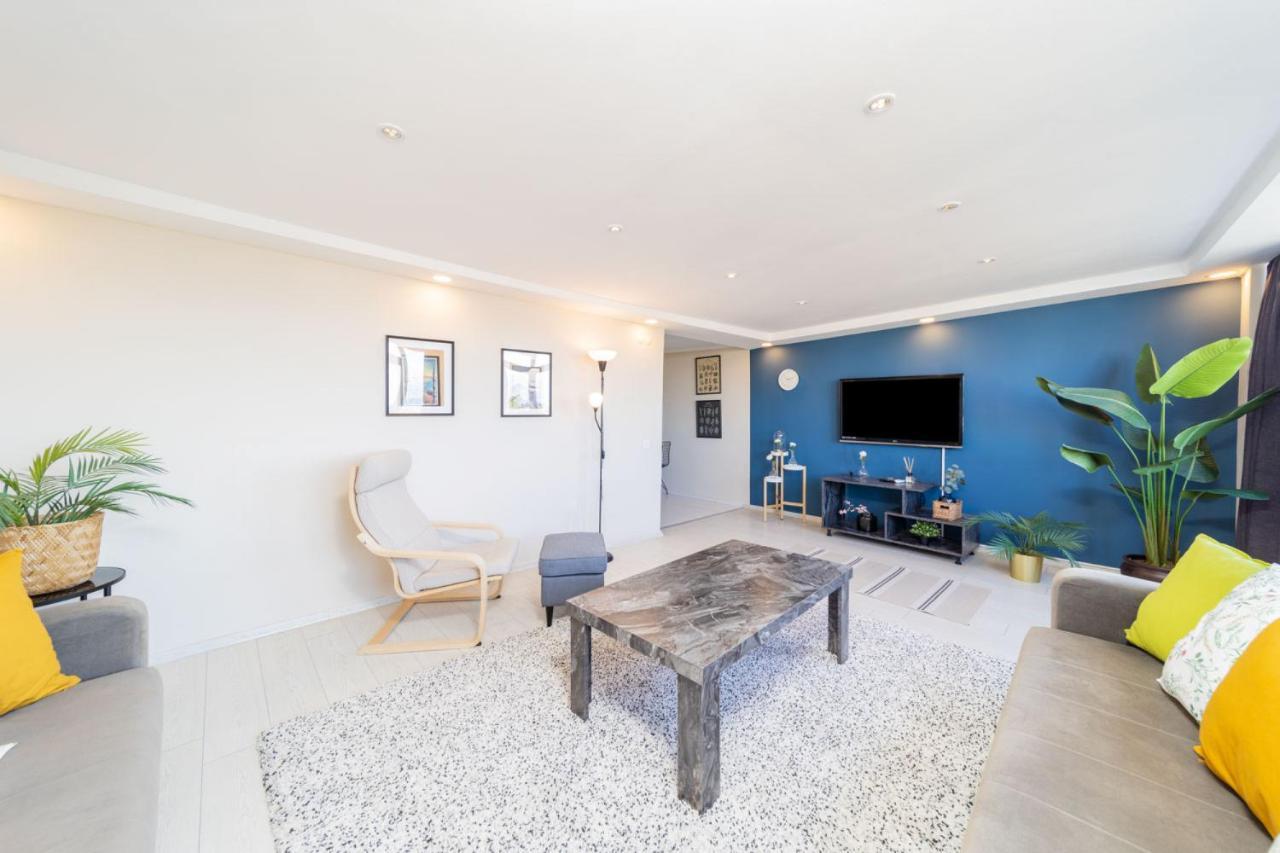 Superb Flat Near Hadrian's Gate Daire Antalya