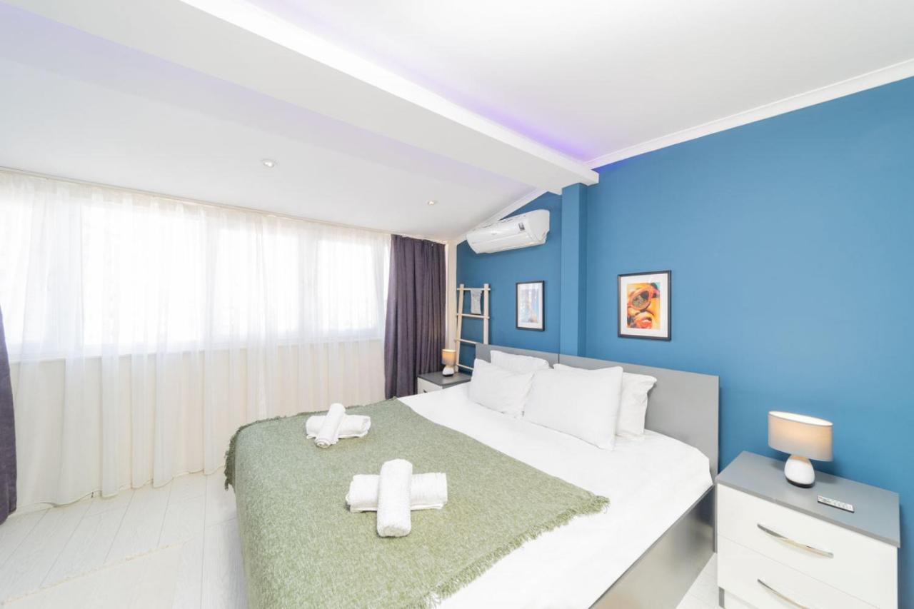 Superb Flat Near Hadrian's Gate Daire Antalya