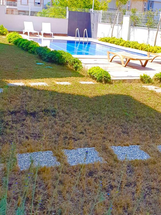 Eine Wunderschone Mit Pool Und Garten