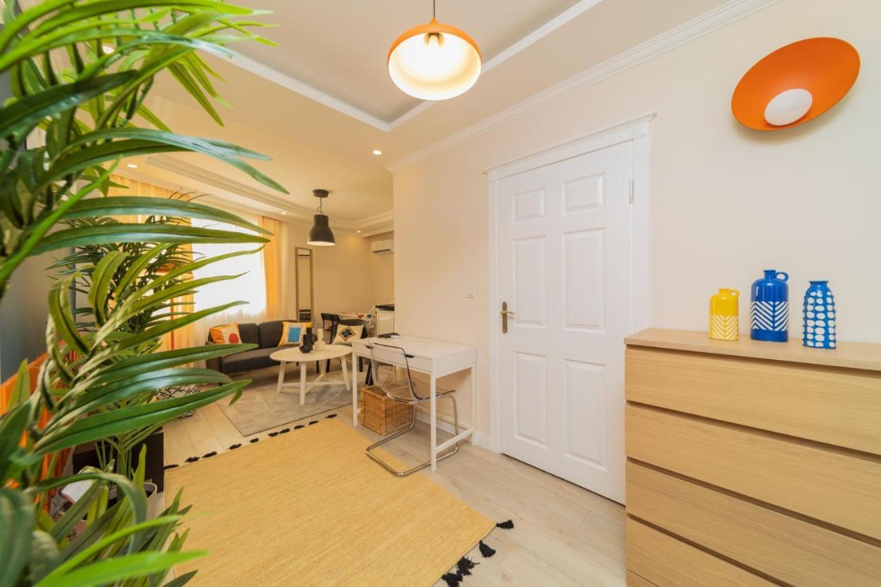 Vibrant And Central In Muratpasa Apartment