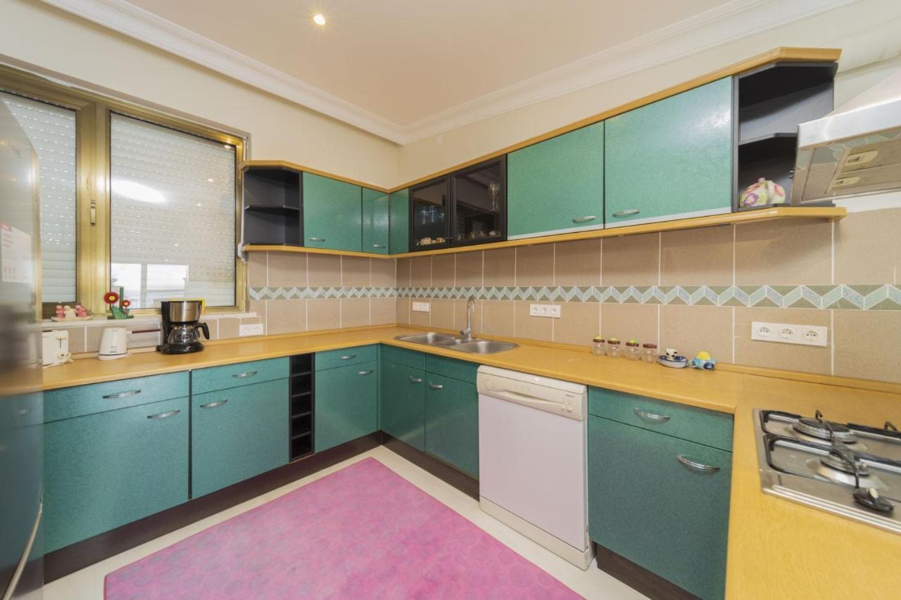 Flat With Terrace Next To Konyaalti Apartment *