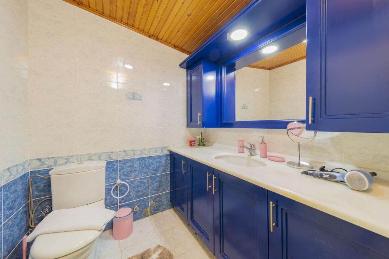 Flat With Terrace Next To Konyaalti Apartment *
