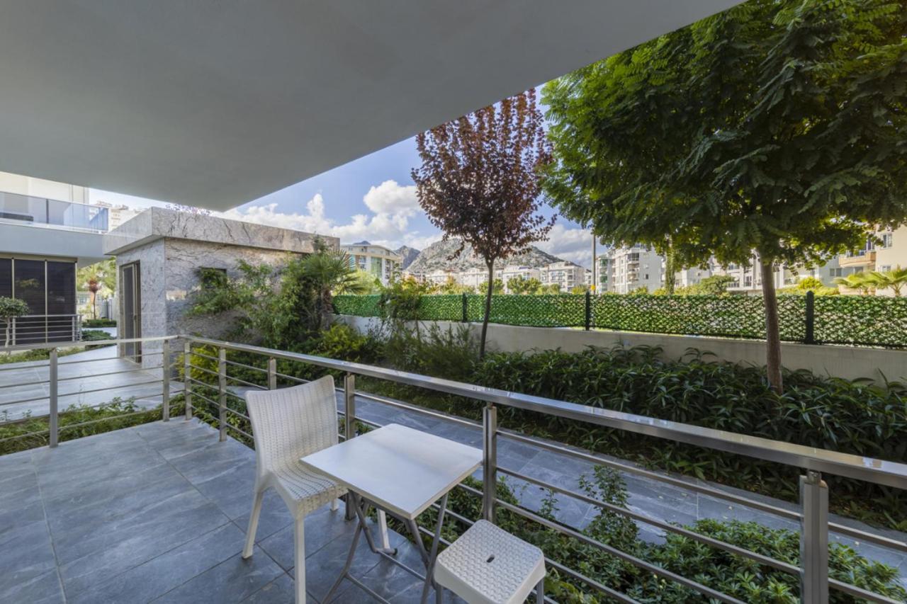 Pleasant Flat With Balcony In Konyaalti Apartment *