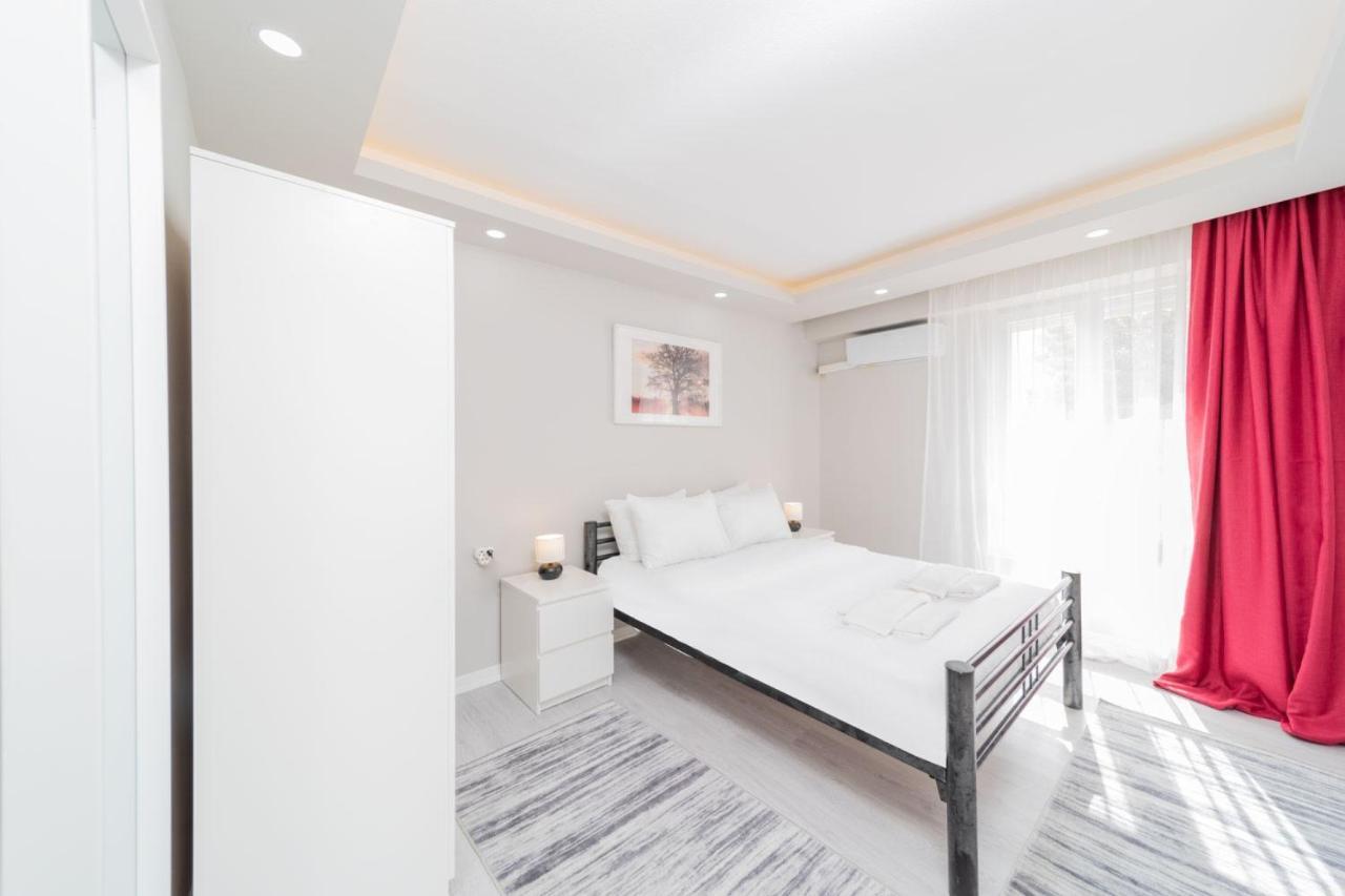 Modern And Fully Furnished Flat In Apartment