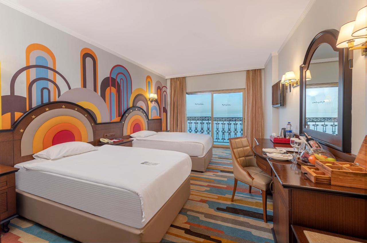 Megasaray Westbeach Hotel