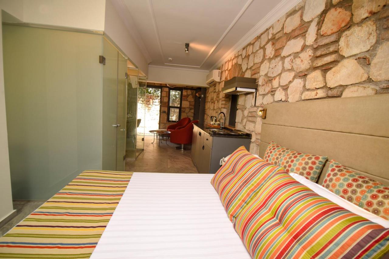 Magnificent Flat With Patio Near Hadrian's Gate Antalya