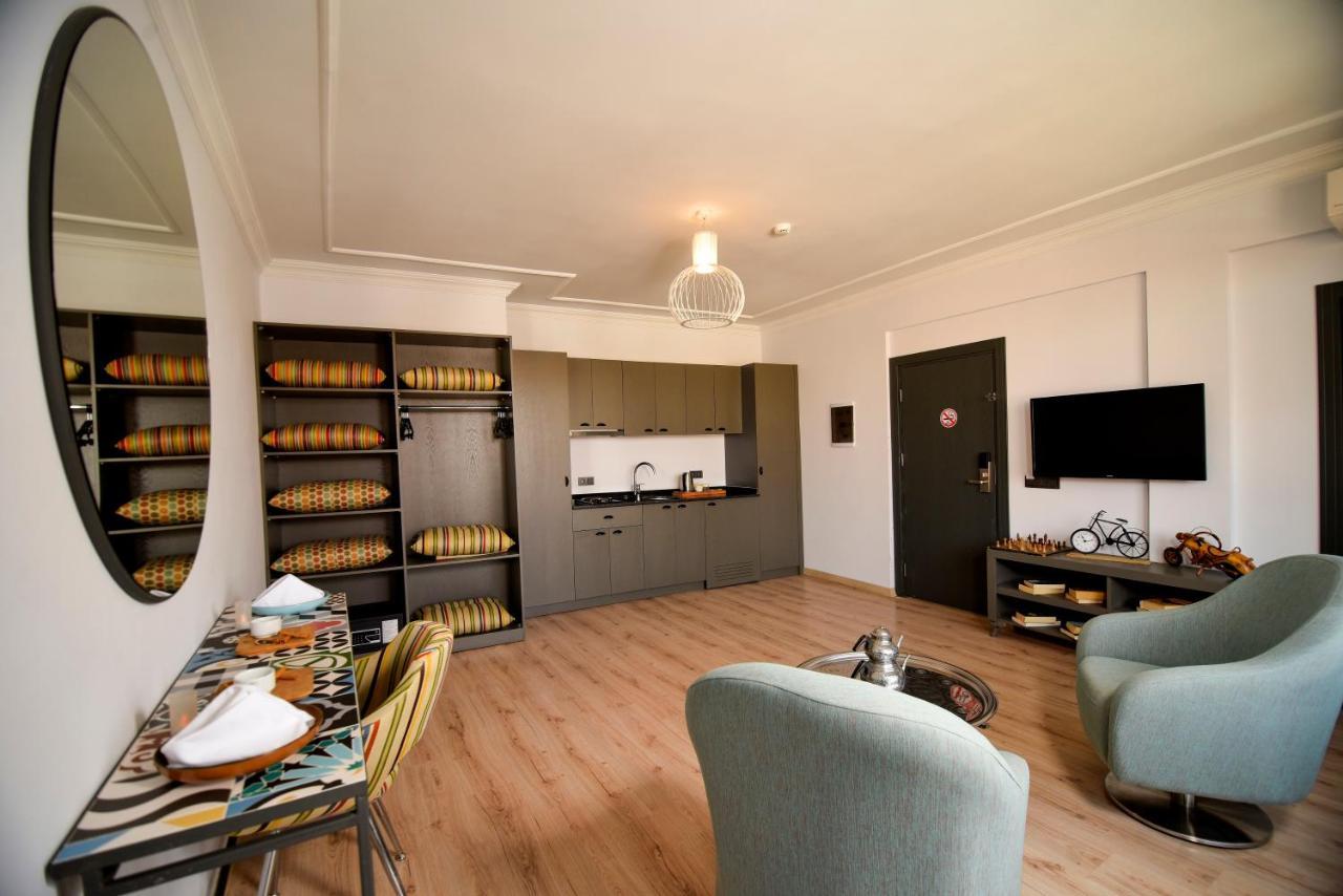 Apartment Lovely Flat With Balcony Near Hadrian's Gate *
