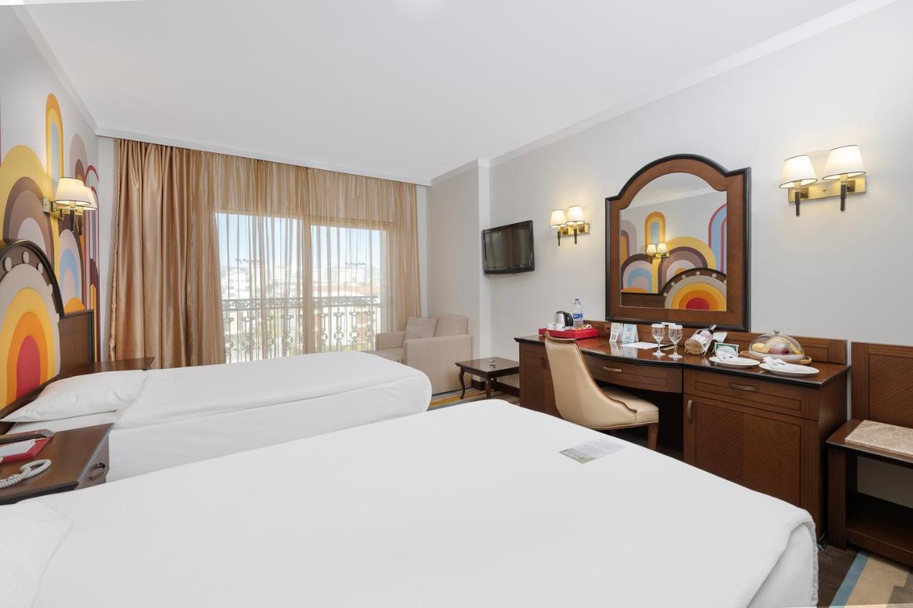 Megasaray Westbeach Otel