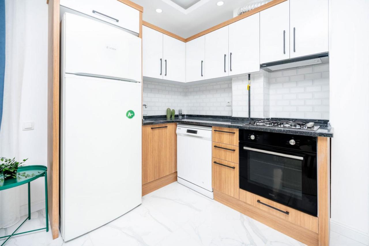 Modern Flat Near Beach In Muratpasa Apartment