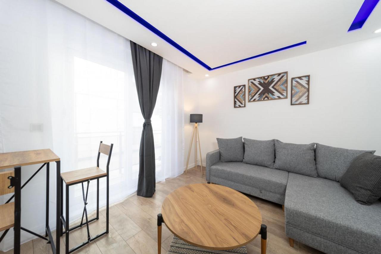 Cozy With Central Location In *