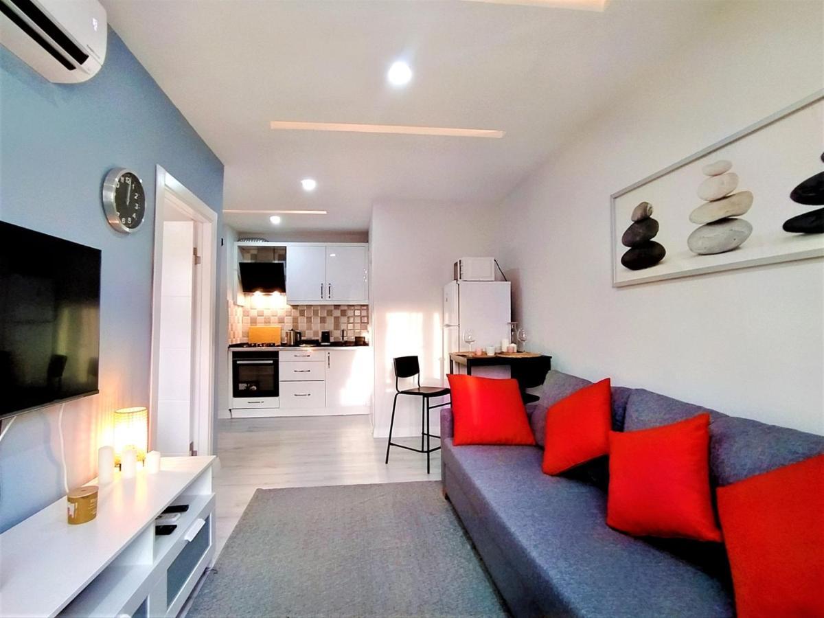 Central And Fully Furnished Flat In Muratpasa Apartment