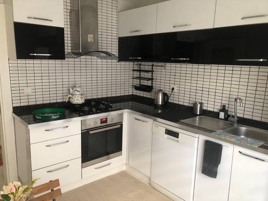 Lara Denize Sifir Havuzlu Sifir Esyali 2 Yatak Odali Muhtesem Ev Apartment