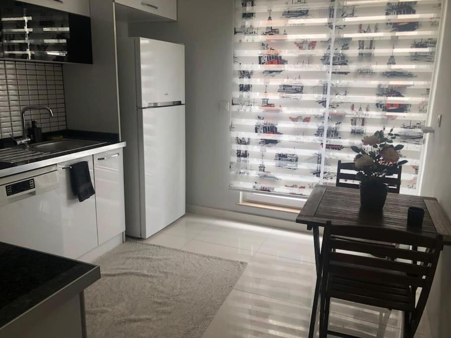 Apartment Lara Denize Sifir Havuzlu Sifir Esyali 2 Yatak Odali Muhtesem Ev Antalya