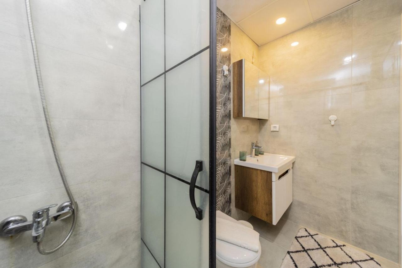 Central And Fully Furnished Flat In Muratpasa