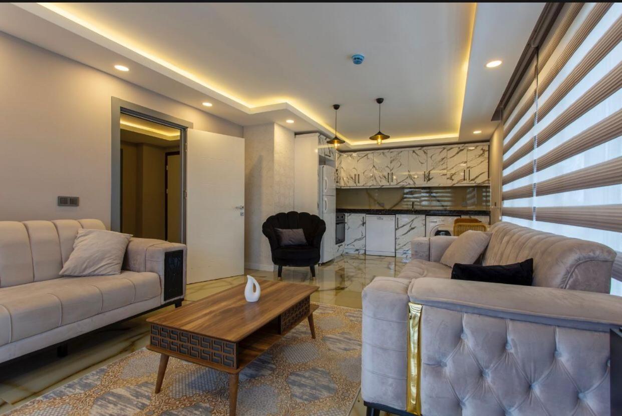 Apartment Avullar Palace Mit Pool In *