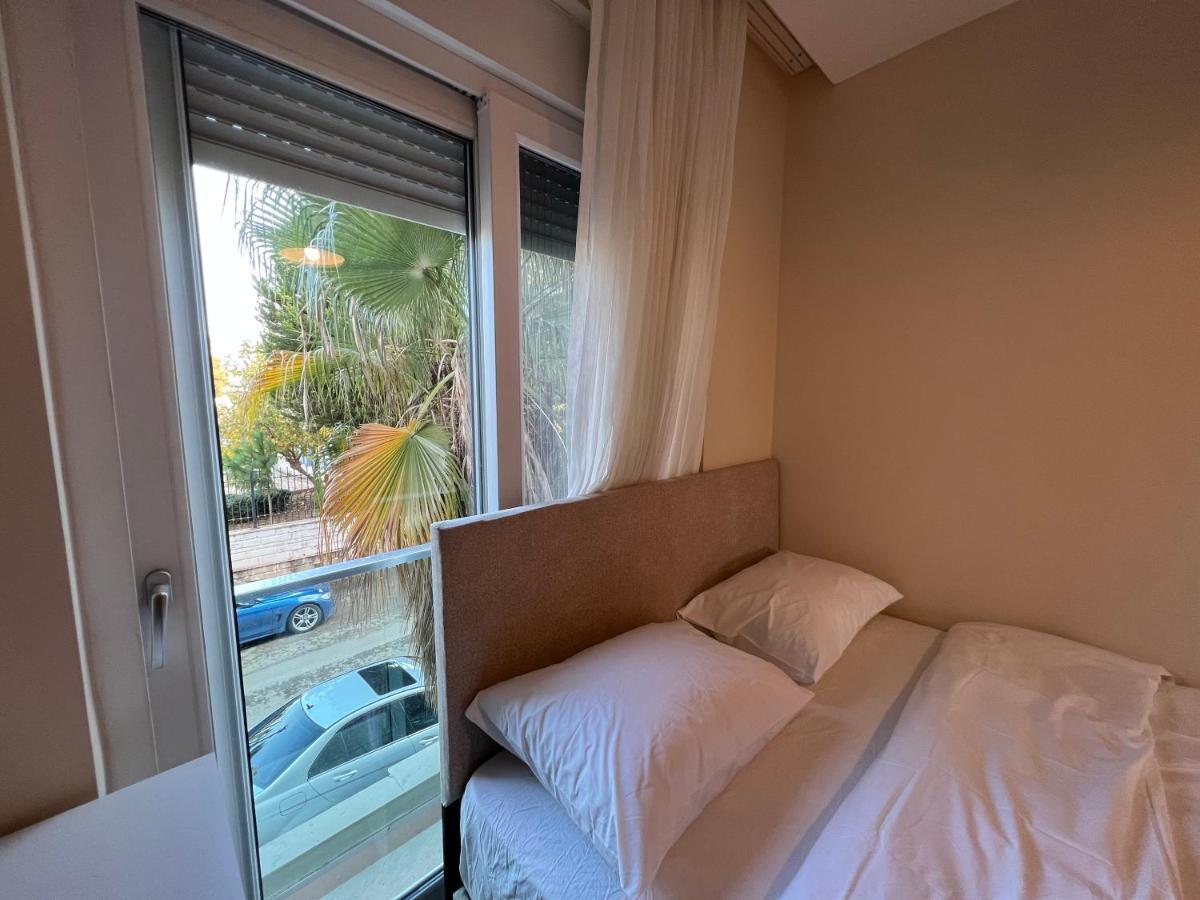 Spacious Flat Close To Sea'4' Apartment *
