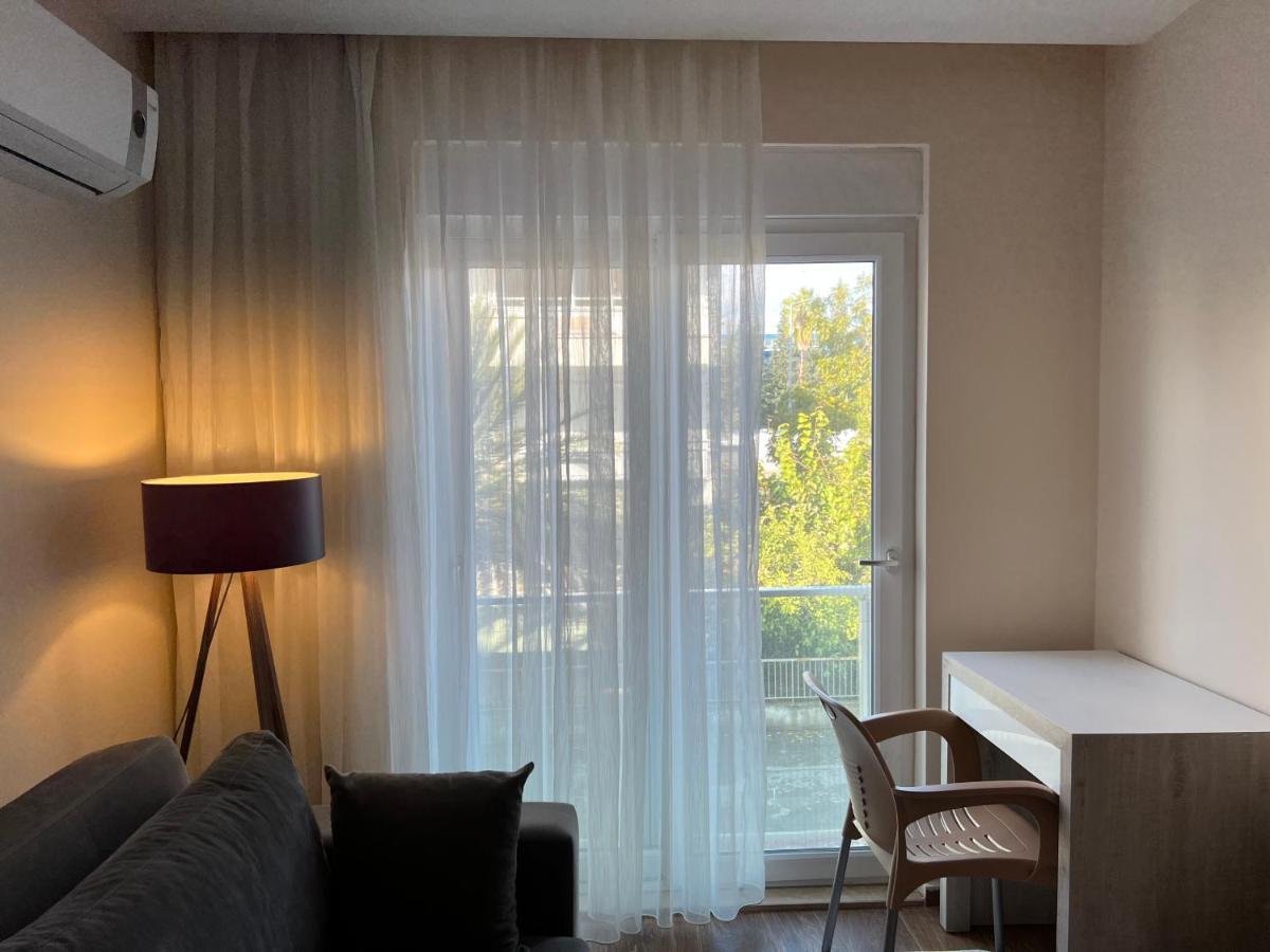 Spacious Flat Close To Sea'4' Apartment