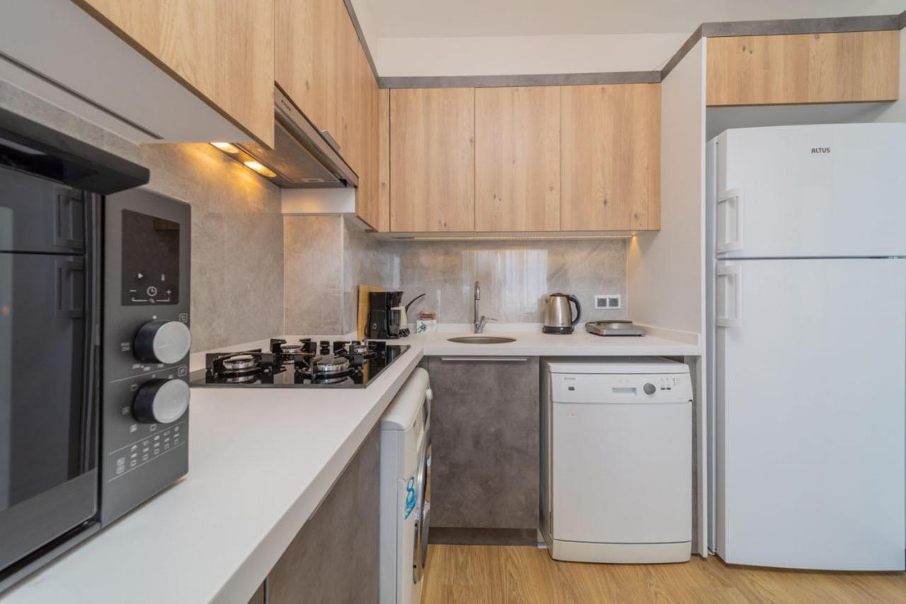 Gorgeous Flat With Shared Pool In Kepez Apartment *
