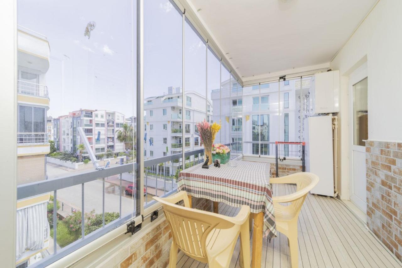 Flat Close To With Balcony In Konyaalti Apartment Antalya