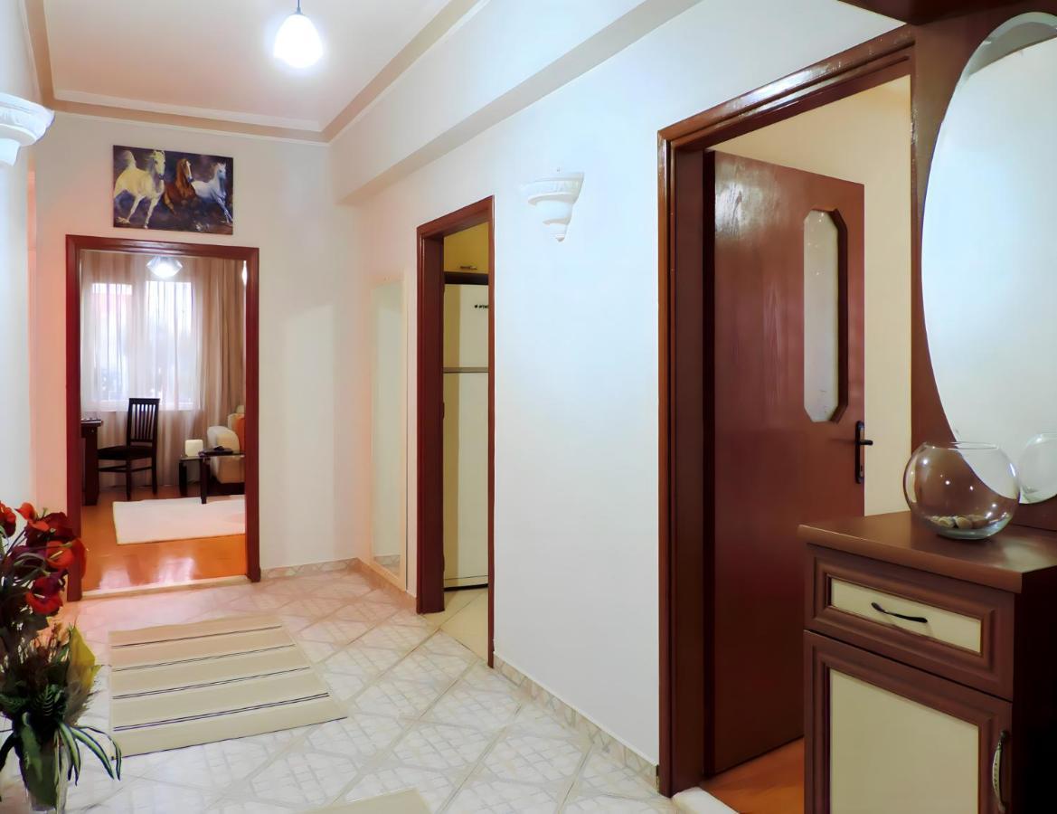 Apartment And Serene Flat With Balcony In