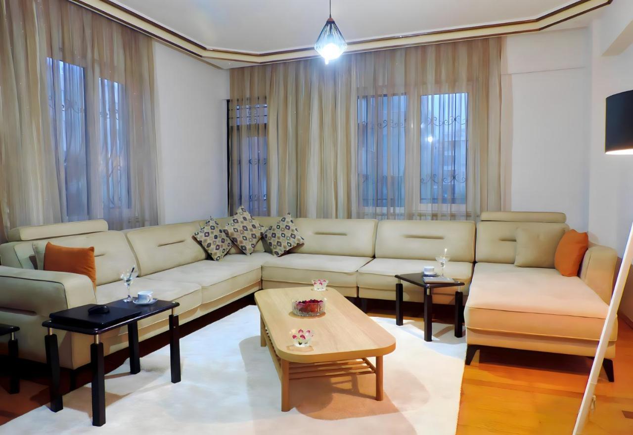 Apartment And Serene Flat With Balcony In
