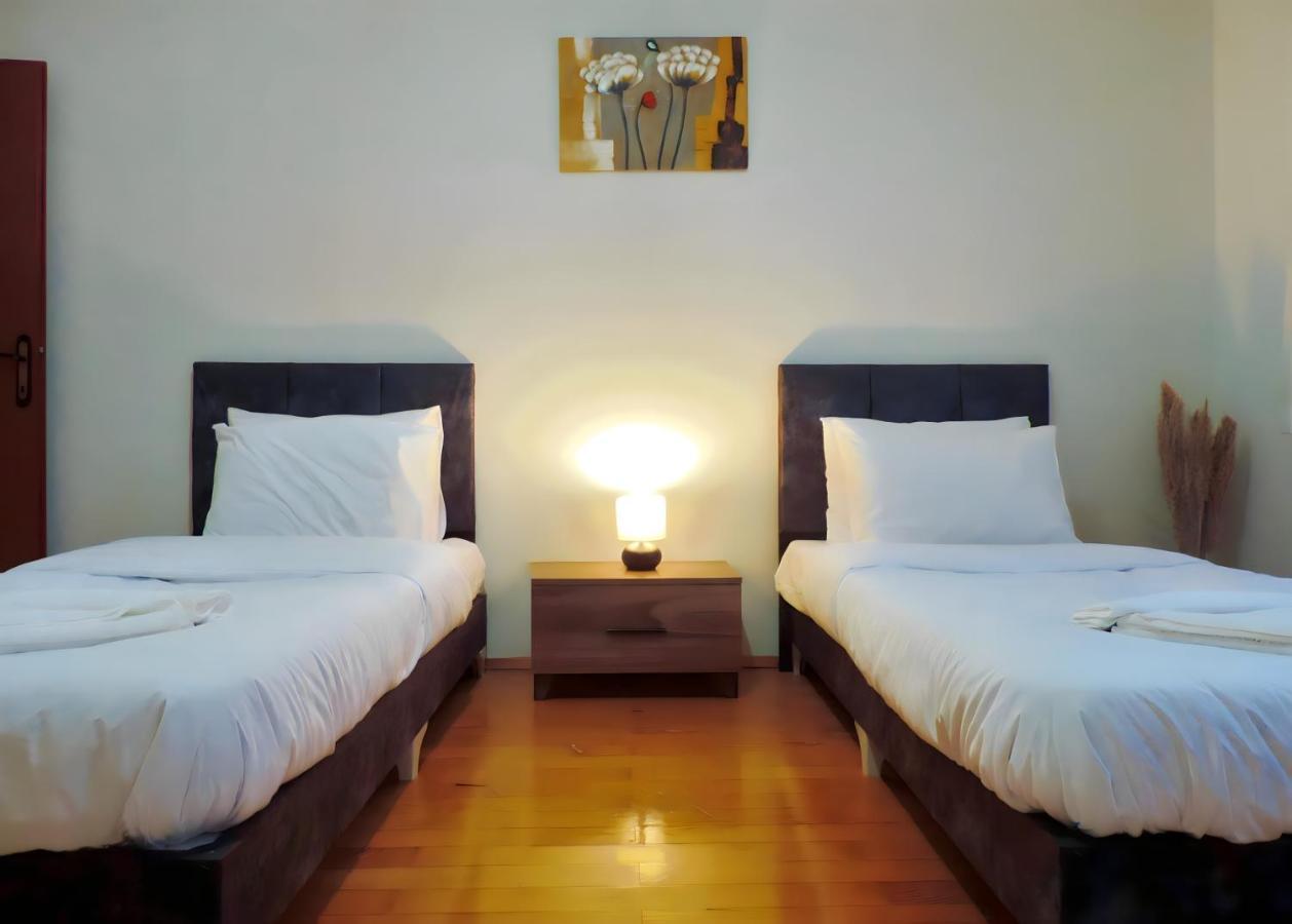 And Serene Flat With Balcony In *