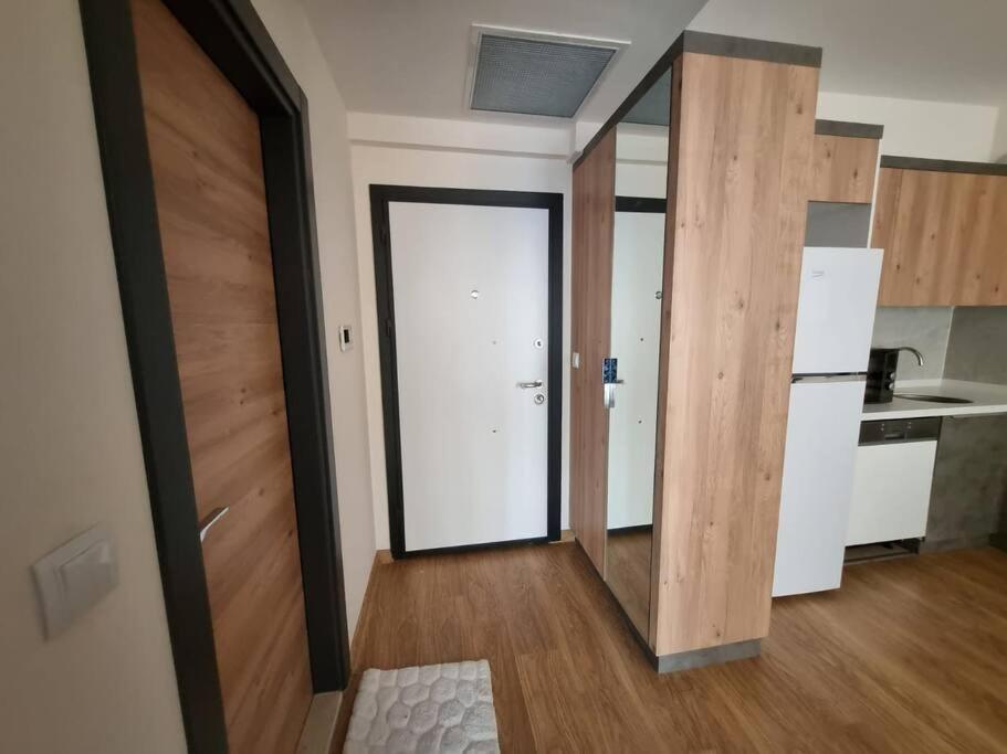 Comfy Close To Airport Daire *