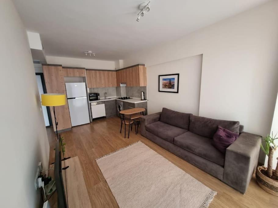 Comfy Close To Airport Daire *
