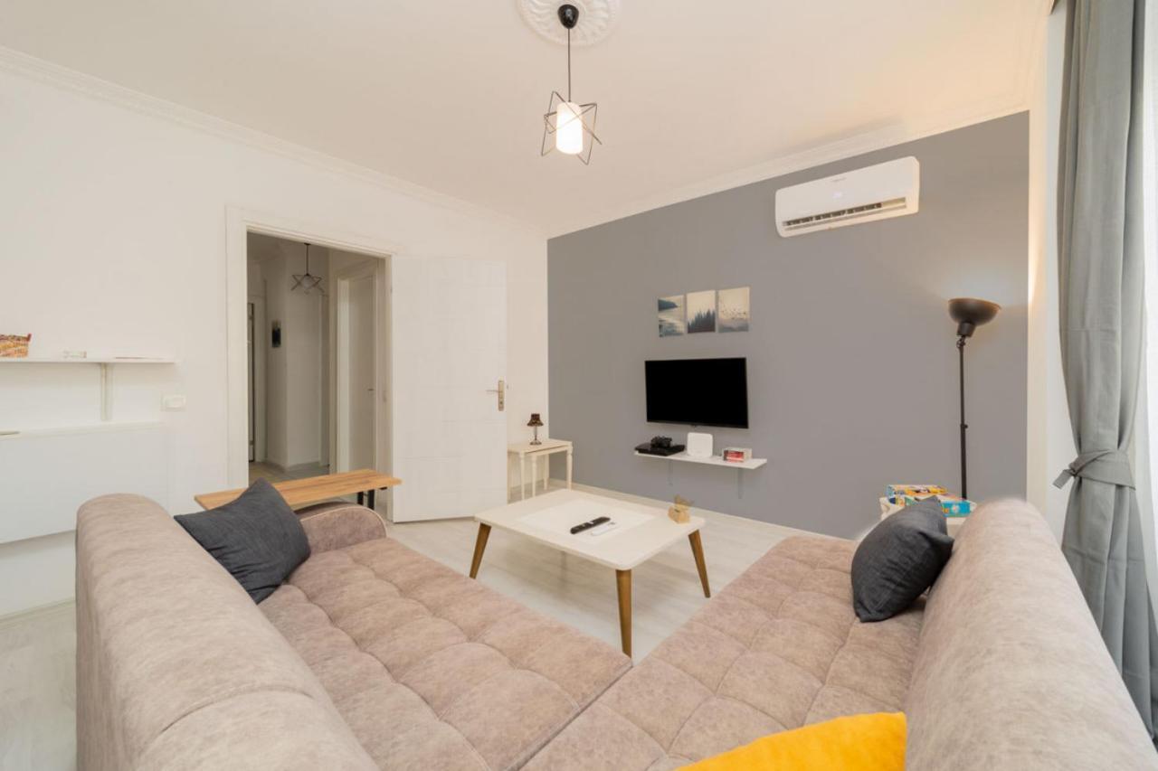 Apartment Flat In With Shared Pool And Garden
