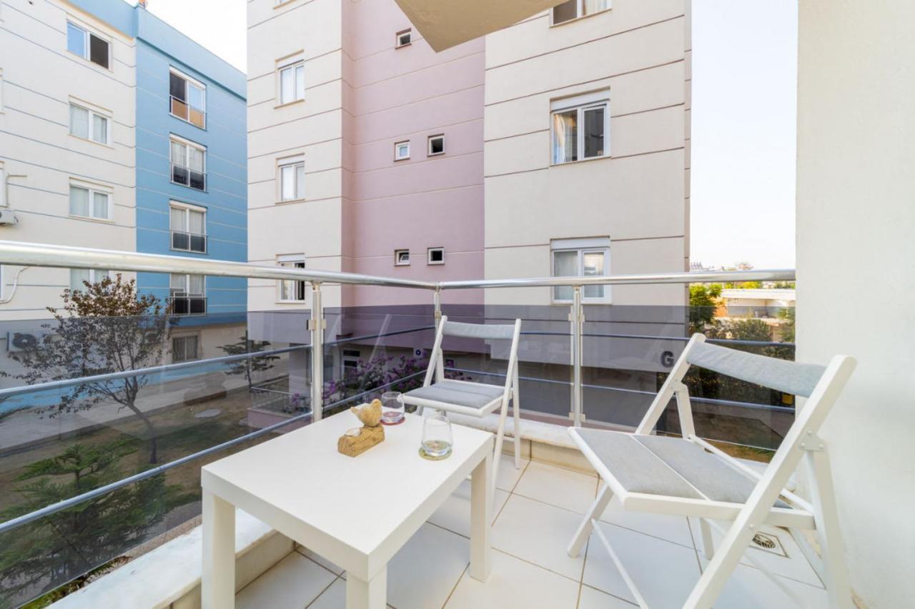 Flat In With Shared Pool And Garden *