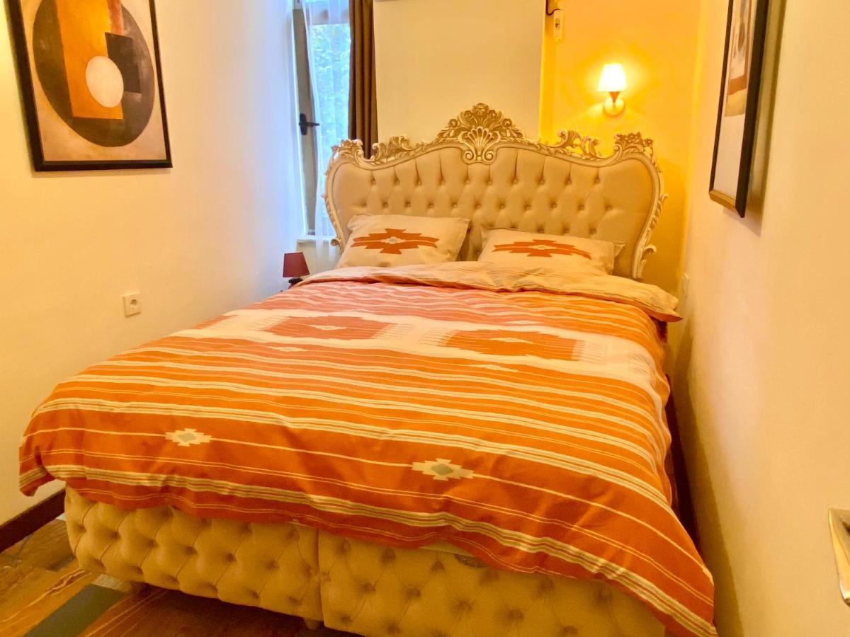 Old Town Class Homes Apartment