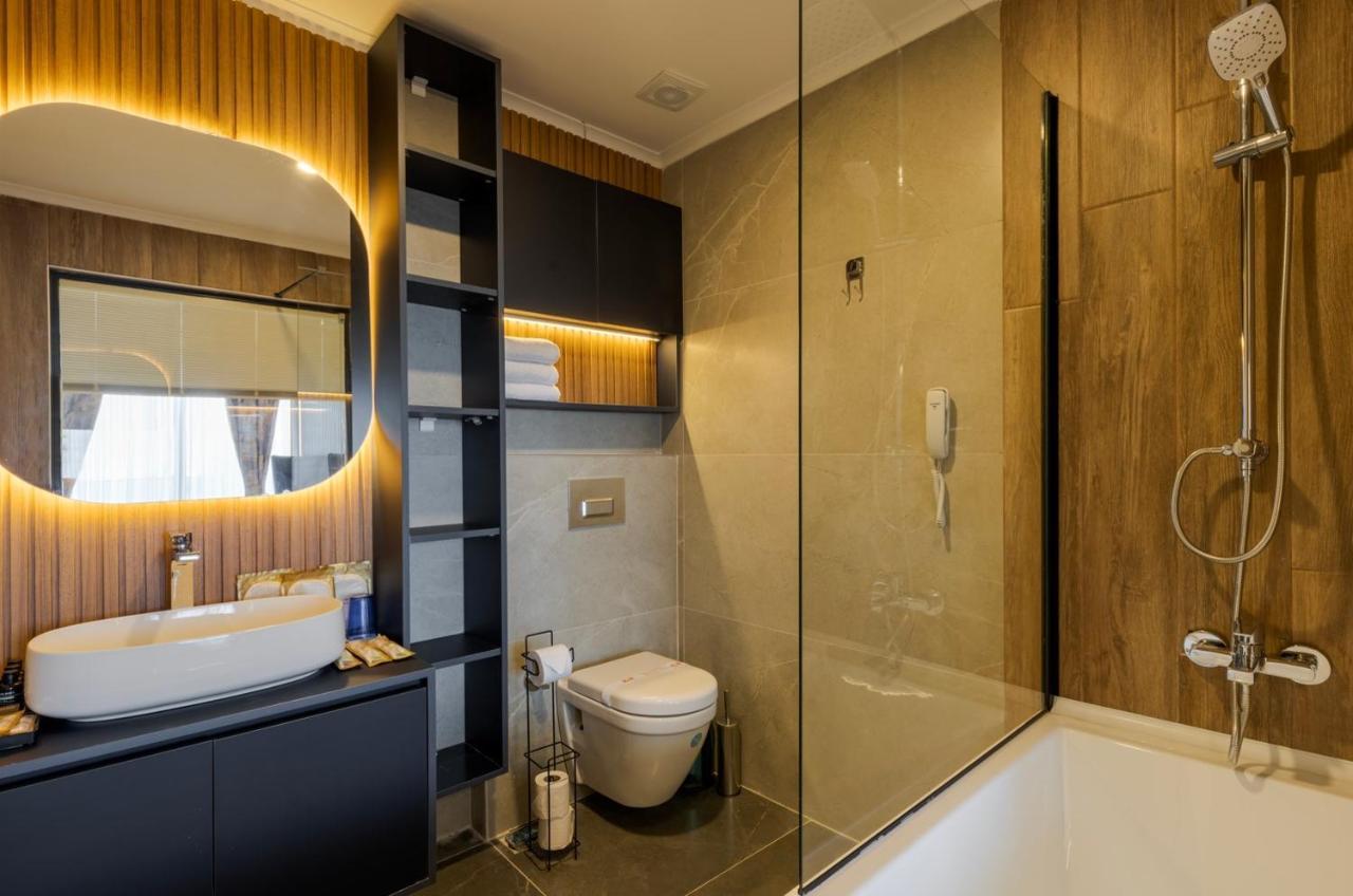 Tema 242 Hotel 2*