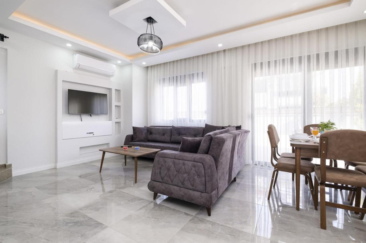 Villa Secluded With Private Pool In
