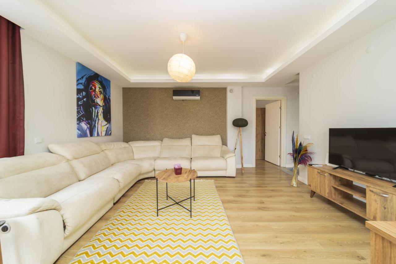 Luminous Flat 15 Min To Hadrian Gates