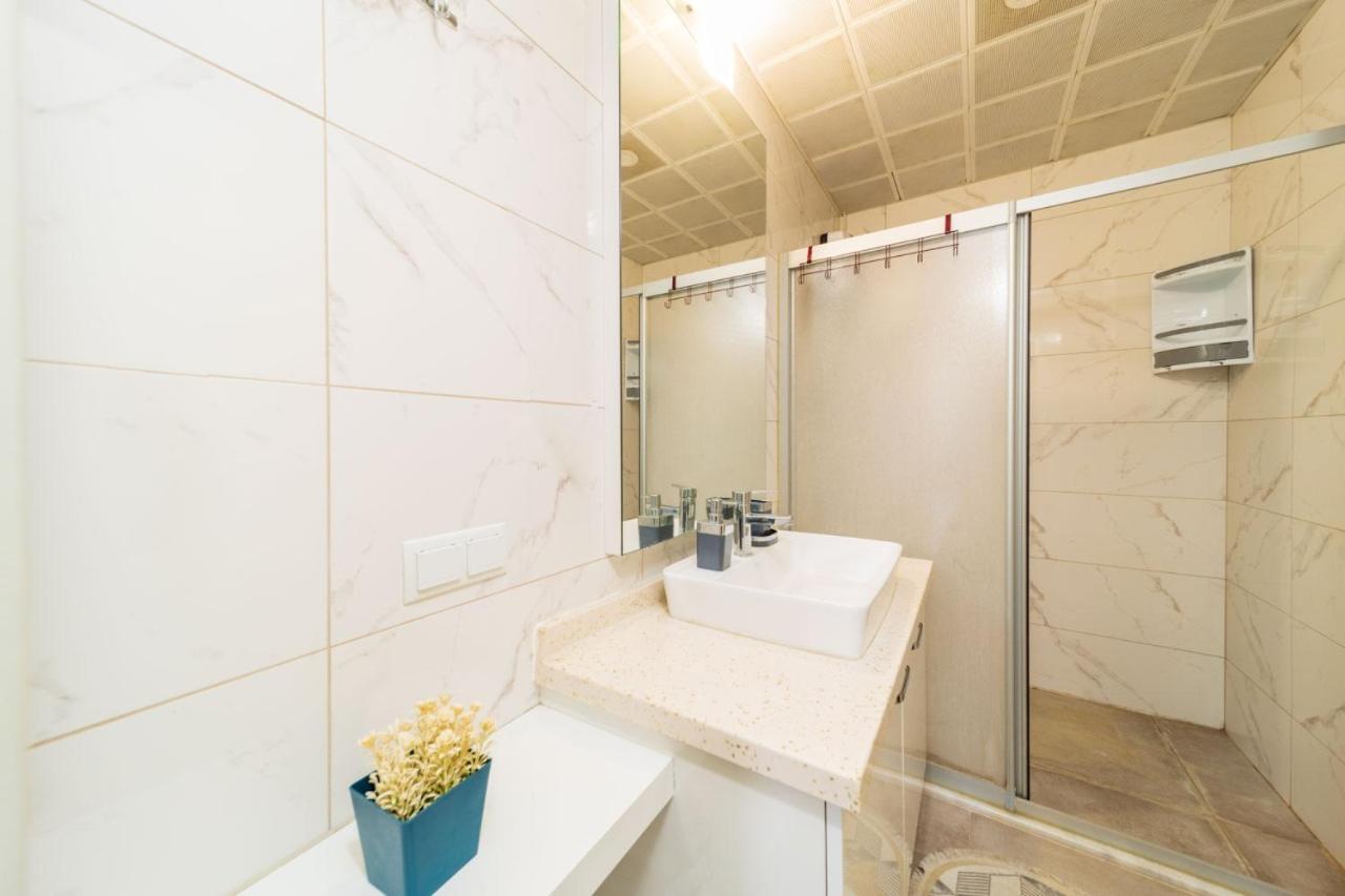 Luminous Flat 15 Min To Hadrian Gates *