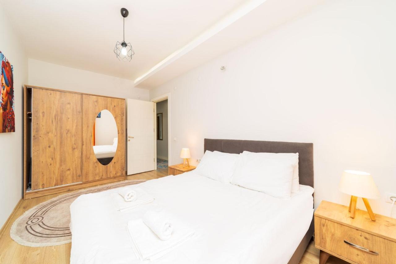 Luminous Flat 15 Min To Hadrian Gates